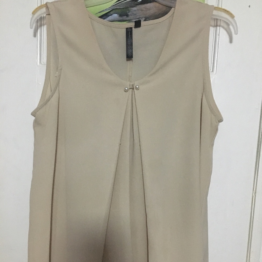 Free with bundle of (2+)Allie & rob sleeveless top